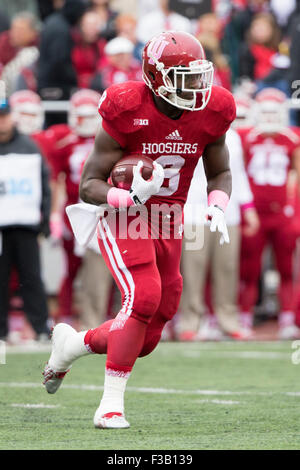 Ohio State running back Jordan Hall (7) celebrates a touchdown against ...