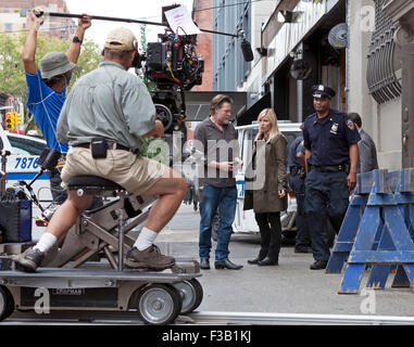 Kelli Giddish and Donal Logue film a scene for Law & Order: SVU in New York City. Stock Photo