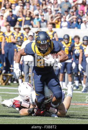 Berkeley USA CA. 03rd Oct, 2015. California RB # 29 Khalfani Muhammad junior runner tries to break a tackle for a touchdown during the NCAA Football game between Washington State Cougars and the California Golden Bears at Memorial Stadium Berkeley Calif. Thurman James/CSM/Alamy Live News Stock Photo