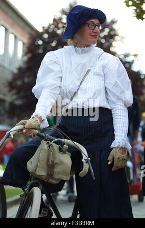 Tuscany, Italy. 3rd Oct, 2015. A bike fancier in vintage clothes visits the ' Eroica (heroic)' vintage bike market in Gaiole in Chianti of Tuscany, Italy, on Oct. 3, 2015. A vintage bike market was held in Gaiole in Chianti from October 2 to October 4, as a part of the 'Eroica (heroic)' cycling race for old bikes, which was founded in 1997, and takes place every October in Gaiole in Chianti. More than 5,500 participants from all over the world were attracted in this non professional event for classic bikes this year. © Jin Yu/Xinhua/Alamy Live News Stock Photo
