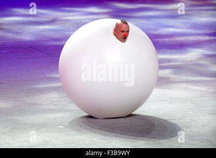 Beijing, China's Hebei Province. 2nd Oct, 2015. A Latvian artist performs at the competition during the 15th China Wuqiao International Circus Festival in Wuqiao, north China's Hebei Province, Oct. 2, 2015. The international circus competition of the festival was open to the public on Friday for the Gold Lion Prizes. © Wang Xiao/Xinhua/Alamy Live News Stock Photo