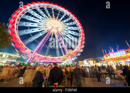 Stuttgart, Germany. 3rd Oct, 2015. Fairground rides at the Cannstatter Volksfest in Stuttgart, Germany, 3 October 2015. The two-week folk festival takes place every autumn. PHOTO: DENIZ CALAGAN/DPA/Alamy Live News Stock Photo