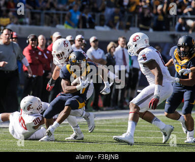 Berkeley USA CA. 03rd Oct, 2015. California # 29 Khalfani Muhammad had 4-41 yards during the NCAA Football game between Washington State Cougars and the California Golden Bears 34-28 win at Memorial Stadium Berkeley Calif. Thurman James/CSM/Alamy Live News Stock Photo