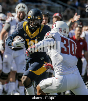 Berkeley USA CA. 03rd Oct, 2015. California # 10 H back Darius Powe ran 4 for 35 yards during the NCAA Football game between Washington State Cougars and the California Golden Bears 34-28 win at Memorial Stadium Berkeley Calif. Thurman James/CSM/Alamy Live News Stock Photo