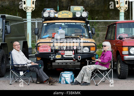 Brighton UK Sunday 4th October 2015 - This couple enjoy a cup of tea in front of their vehicle as Hundreds of Land Rover and Range Rover owners take part in the 17th London to Brighton Land Rover Run which finished on Madeira Drive on the seafront  Credit:  Simon Dack/Alamy Live News Stock Photo