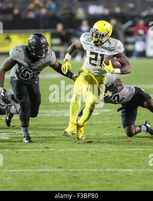 October 3, 2015: Colorado linebacker Leo Jackson gets set to tackle Oregon running back Royce Freeman in the second half. Oregon defeated Colorado in Boulder, 41-24. Stock Photo