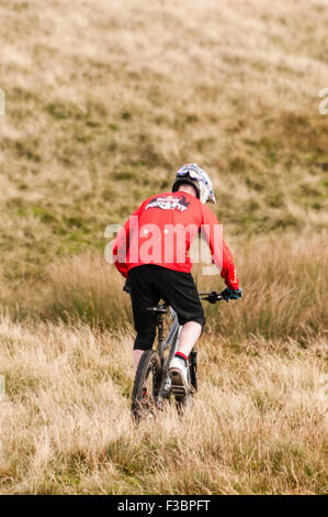 Rostrevor, Northern Ireland. 04 Oct 2015 - A competitor rides through grass at the top of a mountain. Credit:  Stephen Barnes/Alamy Live News Stock Photo