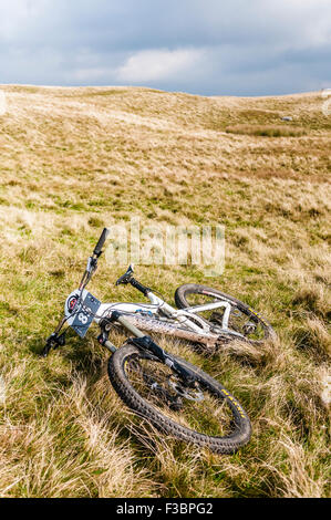 Rostrevor, Northern Ireland. 04 Oct 2015 - A mountain bike lies at the top of a mountain. Credit:  Stephen Barnes/Alamy Live News Stock Photo