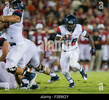 Palo Alto, CA. 3rd Oct, 2015. Arizona Wildcats running back Nick Wilson (28) in action during the NCAA Football game between the Stanford Cardinal and the Arizona Wildcats at Stanford Stadium in Palo Alto, CA. Stanford defeated Arizona 55-17. Damon Tarver/Cal Sport Media/Alamy Live News Stock Photo