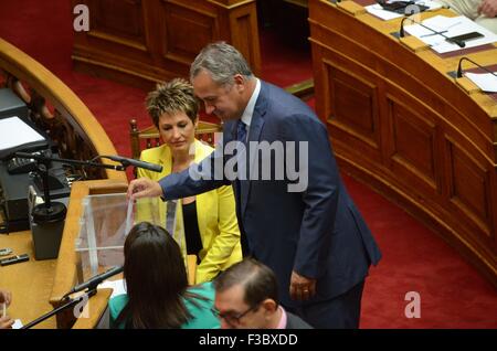 Athens, Greece. 04th Oct, 2015. MP with New Democracy Makis Voridis casts his vote. Greek Legislators vote in the Greek Parliament for the new president of the Greek Parliament. The only candidate Nikos Voutsis was elected with 181 votes. © George Panagakis/Pacific Press/Alamy Live News Stock Photo