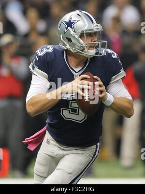 New Orleans, LOUISIANA, USA. 4th Oct, 2015. Dallas Cowboys quarterback BRANDON WEEDEN looks to throw against the New Orleans Saints at the Mercedes-Benz Superdome in New Orleans, Louisiana on October 4, 2015. Credit:  Dan Anderson/ZUMA Wire/Alamy Live News Stock Photo