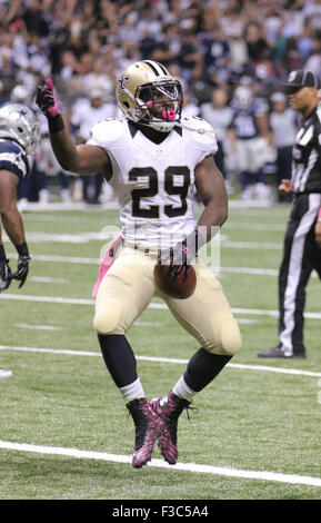 New Orleans, LOUISIANA, USA. 4th Oct, 2015. New Orleans Saints' running back KHIRY ROBINSON celebrates a touchdown againt the Dallas Cowboys at the Mercedes-Benz Superdome in New Orleans, Louisiana on October 4, 2015. The Saints beat the Cowboys 26-20. Credit:  Dan Anderson/ZUMA Wire/Alamy Live News Stock Photo