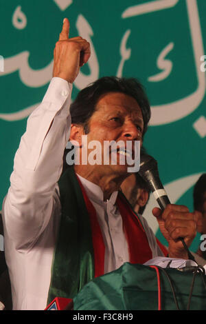 Lahore, Pakistan. 04th Oct, 2015. The Pakistani opposition leader Imran Khan, head of opposition party Pakistan Tehreek-e-Insaf (PTI) speaks during the election campaign for the lower house of the parliament National Assembly in Lahore. © Rana Sajid Hussain/Pacific Press/Alamy Live News Stock Photo