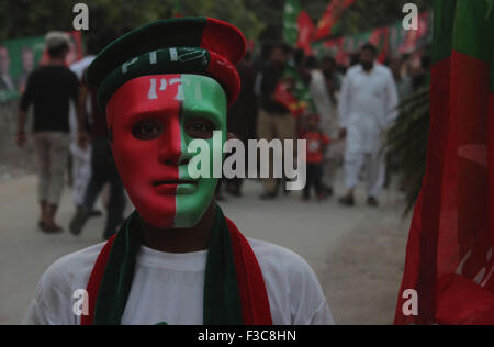 Lahore, Pakistan. 04th Oct, 2015. A supporter of Pakistani opposition leader Imran Khan, head of opposition party Pakistan Tehreek-e-Insaf (PTI) joins in the election campaign for the lower house of the parliament National Assembly in Lahore. © Rana Sajid Hussain/Pacific Press/Alamy Live News Stock Photo
