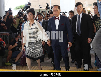 Hong Kong. 5th Oct, 2015. Donald Tsang Yam-kuen (2nd L, front), former chief executive of the Hong Kong Special Administrative Region (HKSAR), arrives at Eastern Magistracy in Hong Kong, south China, Oct. 5, 2015, to face two counts of misconduct in public office. Tsang was released on cash bail of 100,000 HK dollars (12,903 U. S. dollars) and will appear at Eastern Magistracy again on November 13. © Ng Wing Kin/Xinhua/Alamy Live News Stock Photo