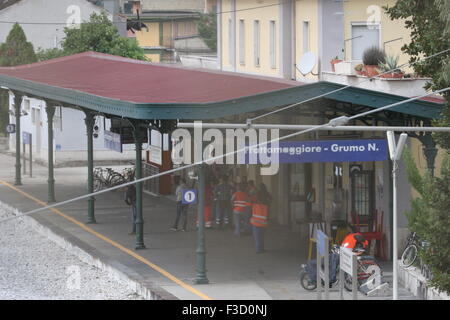 Frattamaggiore, Italy. 05th Oct, 2015. One person died hit by a train in Frattamaggiore, in the province of Naples; the victim has not been identified and is currently not possible to determine whether it is a suicide or an accident. The train involved is an Intercity to Naples. The rail traffic Rome - Naples is suspended. Credit:  Salvatore Esposito/Pacific Press/Alamy Live News Stock Photo