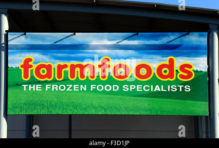 farmfoods supermarket chain superstore logo  Farm Foods, Kings Lynn Norfolk England UK Stock Photo
