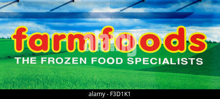farmfoods supermarket chain superstore logo  Farm Foods, Kings Lynn Norfolk England UK Stock Photo