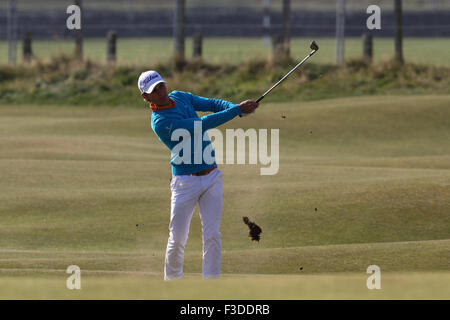 St Andrews, Scotland. 04th Oct, 2015. Alfred Dunhill Links Golf final round. Joakim Lagergrens pitches to the 3rd green © Action Plus Sports/Alamy Live News Stock Photo