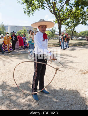 A Vaquero (Mexican cowboy) spinning a lasso Stock Photo