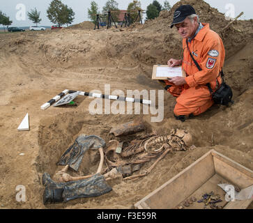 Klessin, Germany. 6th October, 2015. The mortal remains of a Soviet ...