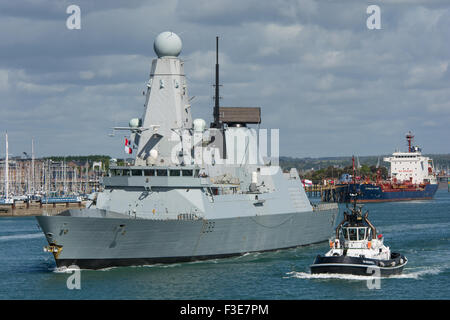 The British Royal Navy warship HMS Dauntless (D33) a Type 45 destroyer, departing Portsmouth, UK on the 6th May 2014. Stock Photo