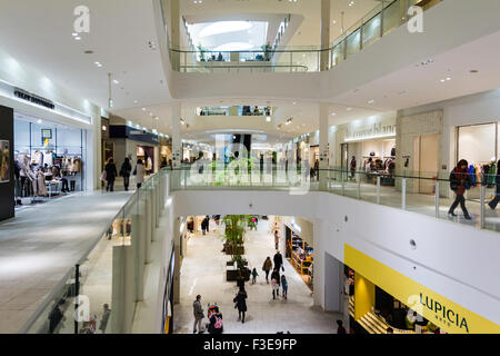 Shopping mall interior usa hi-res stock photography and images - Alamy