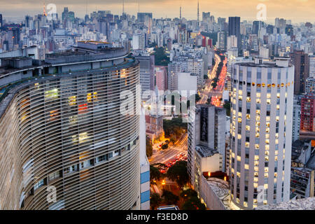 Niemeyer's Edificio Copan and the skyline of central Sao Paulo Stock Photo