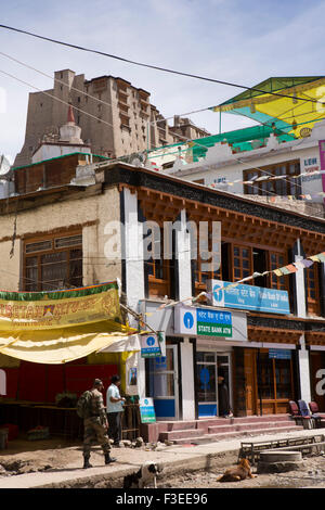 India, Jammu & Kashmir, Ladakh, Leh, Main Bazaar, State Bank of India branch and ATM below Palace Stock Photo