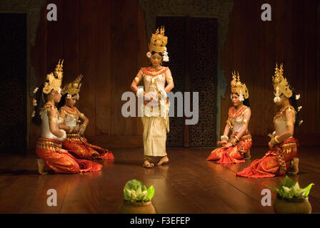 Representation of apsara dance. Apsara Theatre. Siemp Reap. t has been a tradition since the earliest days of tourism in the 19t Stock Photo