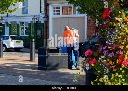 Council workman emptying litter bin on a street in Kingston upon Hull, East Riding of Yorkshire, Humberside, England UK Stock Photo