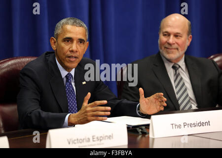 Washington DC, USA. 6th October, 2015. United States President Barack Obama meets with agriculture and business leaders on the benefits of the Trans-Pacific Partnership for American business and workers, at the Department of Agriculture in Washington, Tuesday, Oct. 6, 2015. At right is Bob Stallman, Jr., President, American Farm Bureau. Credit: Martin H. Simon/Pool via CNP - NO WIRE SERVICE - Credit:  dpa picture alliance/Alamy Live News Stock Photo