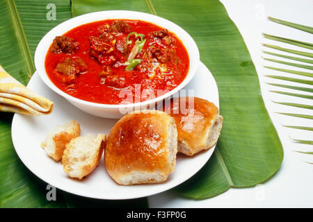 Non vegetarian Goan dish ; Mutton Vindaloo served with bread Stock Photo