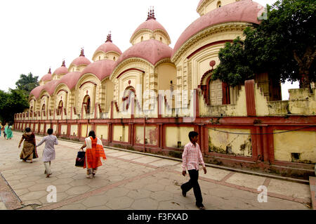 Pilgrims at Dakshineshwar Kali Temple classic bengali hut twelve Shiva temples Calcutta Kolkata West Bengal India Stock Photo