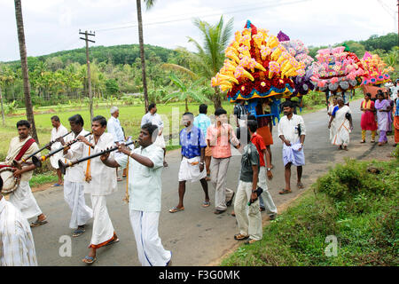 shehnai musicians playing musical instrument nadaswaram, Kavadi Aattam, Religious Folk Dance, Kavadi dance, Thaipusam festival, Kerala, India, Asia Stock Photo