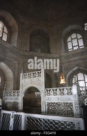 Tomb in the inner Taj Mahal, Taj Mahal, UNESCO World Heritage Site ...