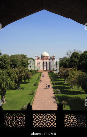 West gate main entrance Humayun tomb arch 1570 red sandstone subcontinent persian influence Delhi Stock Photo