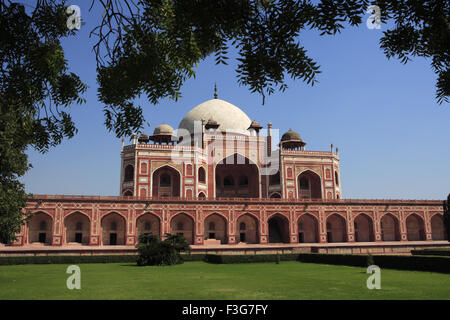 Humayun's tomb built 1570 red sandstone white marble garden subcontinent persian influence Delhi Stock Photo