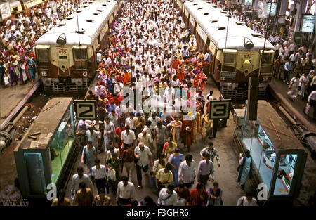 Rush hour commuters at busy Churchgate terminus a suburban train station in Mumbai Bombay Maharashtra India Stock Photo