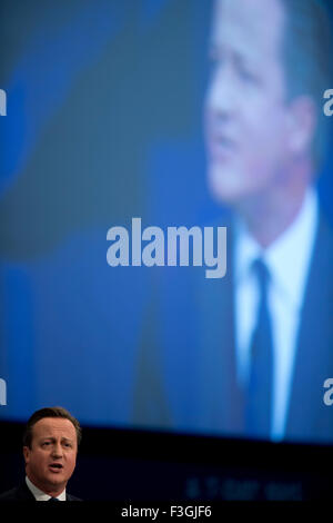 Manchester, UK. 7th October 2015. British Prime Minister David Cameron speaks at Day 4 of the 2015 Conservative Party Conference in Manchester. Credit:  Russell Hart/Alamy Live News. Stock Photo