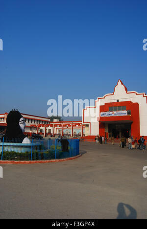 railway in Haridwar railway station Stock Photo - Alamy