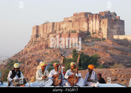Folk music back drop Mehrangarh fort ; Jodhpur ; Rajasthan ; India Stock Photo