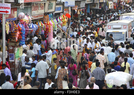 diwali bombay dadar fever mumbai crowd shopping market road maharashtra alamy india