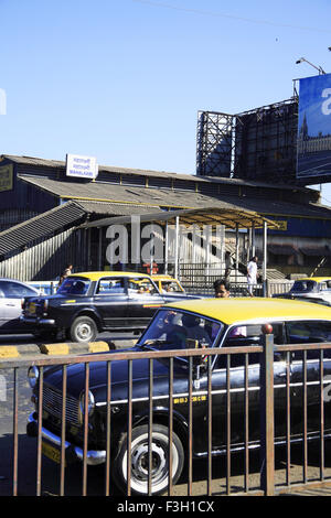 Mahalakshmi railway station & traffic on the road ; Bombay now Mumbai ; Maharashtra ; India Stock Photo