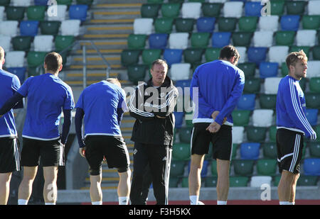 Windsor Park, Belfast, UK. 7th October, 2015. Northern Ireland manager Michael O'Neill speaks to his squad at their training session before the Euro 2016 qualifier against Greece. Stock Photo