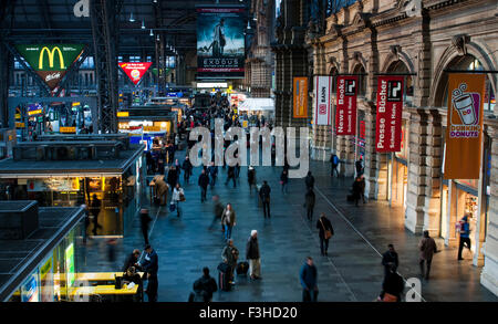 People arriving or departing at the Frankfurt main train station, Hauptbahnhof, in Germany Stock Photo