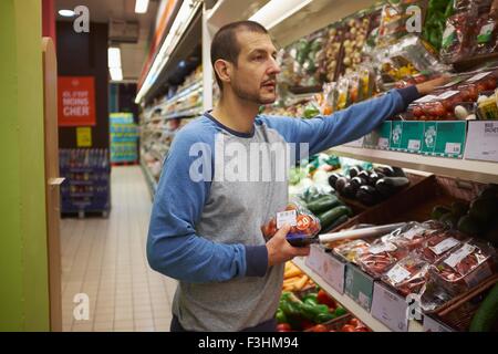 Man shopping in supermarket Stock Photo