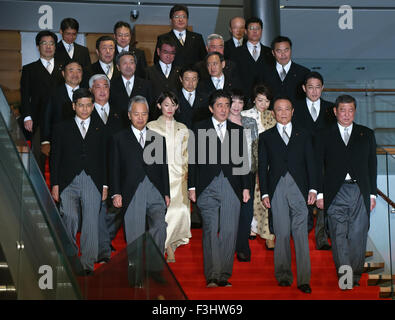 Tokyo, Japan. 7th Oct, 2015. Japan's Prime Minister Shinzo Abe, front row center, attends a photo session with his Cabinet ministers at his office in Tokyo on Wednesday, October 7, 2015, following a reshuffle of his Cabinet. © Natsuki Sakai/AFLO/Alamy Live News Stock Photo