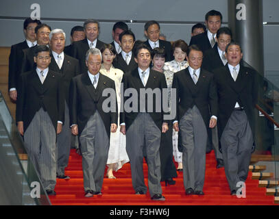 Tokyo, Japan. 7th Oct, 2015. Japan's Prime Minister Shinzo Abe, front row center, attends a photo session with his Cabinet ministers at his office in Tokyo on Wednesday, October 7, 2015, following a reshuffle of his Cabinet. © Natsuki Sakai/AFLO/Alamy Live News Stock Photo