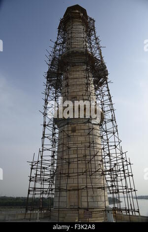 Taj Mahal white marble mausoleum pillar renovation Mughal architecture cleaning minar at southern bank  Yamuna River Agra India Stock Photo